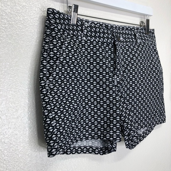 A.n.a Black and White Triangle Shorts - Picture 2 of 6